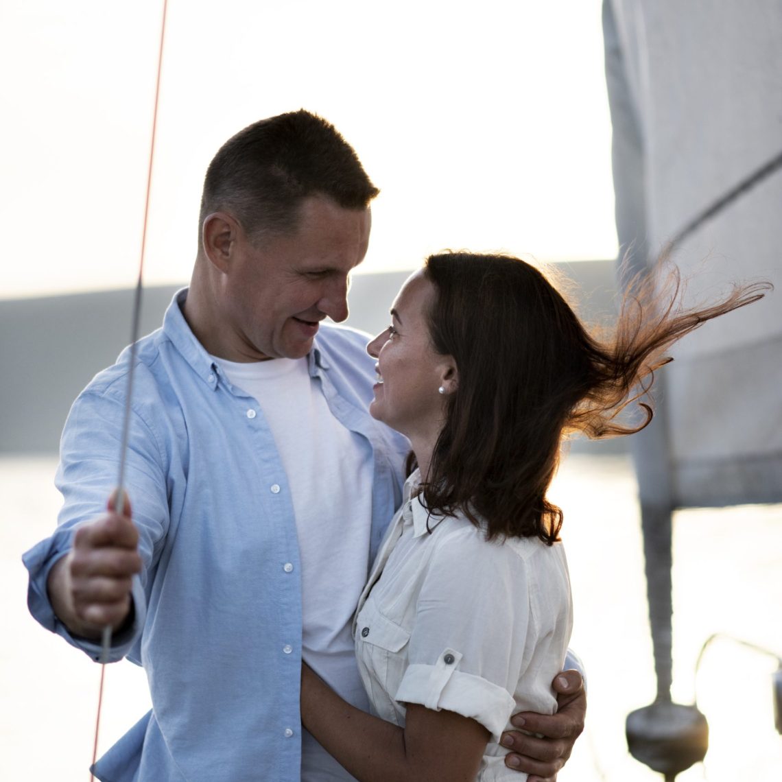 romantiskas-plaukimas-burine-jachta-nidoje-klaipedoje